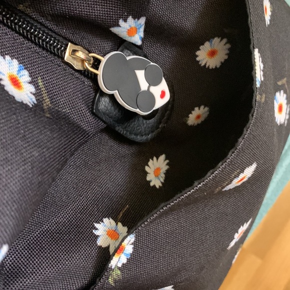 ALICE & OLIVIA duffel bag daisy print on black zip top adjustable strap NWT - Picture 13 of 14